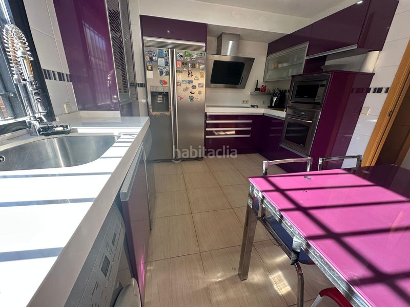 Foto 1e79bcf8-c359-4d32-a5fa-2123d2114ab2. Xalet amb xemeneia calefacció aparcament piscina a Arroyomolinos