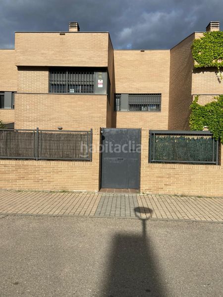 Foto 9d0fbf7b-8917-4831-86ea-c79ede750ee8. Xalet amb xemeneia calefacció aparcament piscina a Arroyomolinos