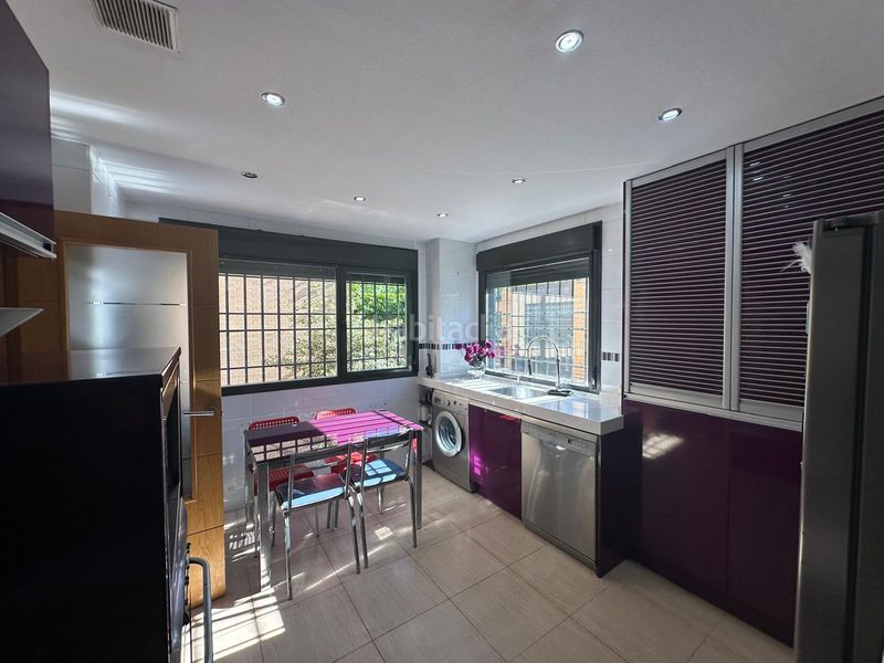 Foto b2c0610e-5fd6-40f4-9f32-51a987167b85. Xalet amb xemeneia calefacció aparcament piscina a Arroyomolinos