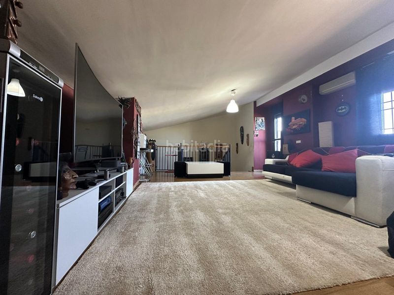 Foto da3cfef8-7dff-4198-83ab-e355a8c593f7. Xalet amb xemeneia calefacció aparcament piscina a Arroyomolinos