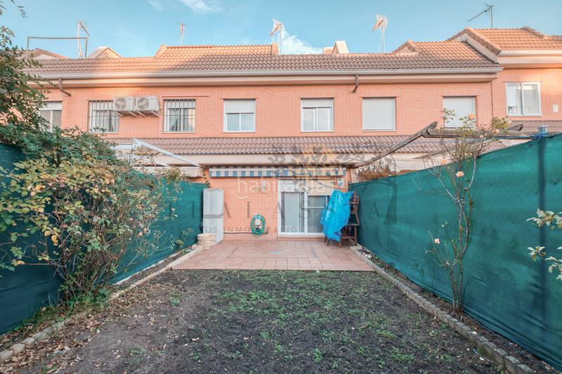 Foto def28635-12cd-4657-b3c7-ea182dfe3a6e. Casa adosada este inmueble se encuentra reservado en Navalcarnero