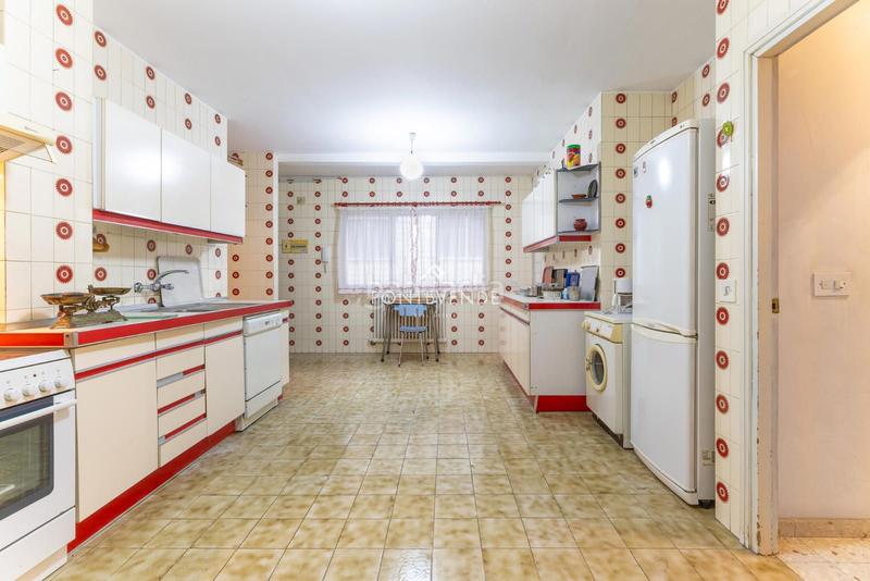 Foto 46b2feaf-1c5e-41c7-ba14-039fae4cb2f1. Flat with heating parking in Zona de Plaza de Barcelos Pontevedra