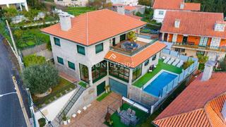 Xalet  Pereira de abaixo. Chalet de piedra con vistas al mar y piscina a 10 minutos de pon