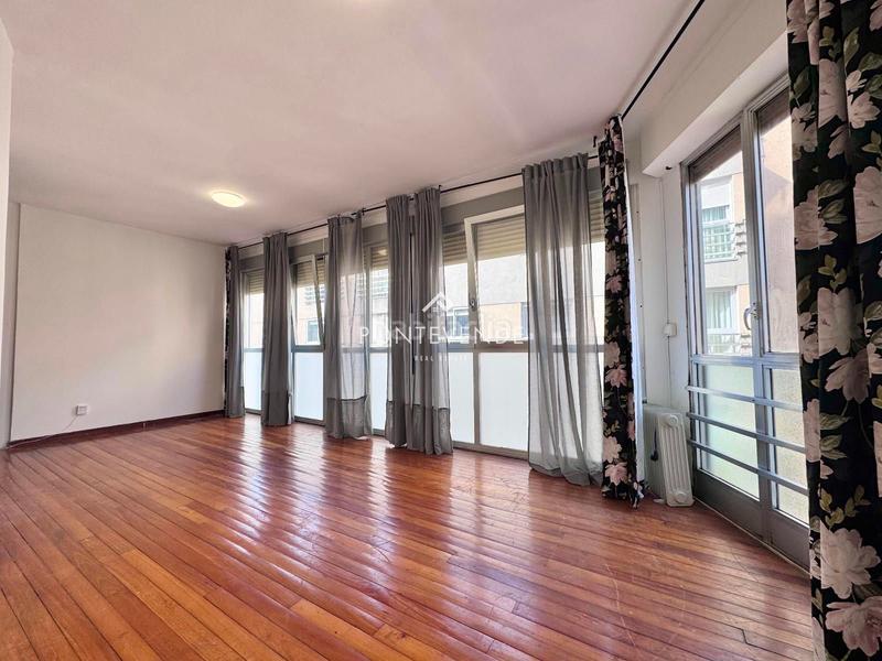 Foto da477b3f-2b79-4656-8935-d4bf21650e6d. Piso  en venta en el centro en Centro - Echegaray Pontevedra