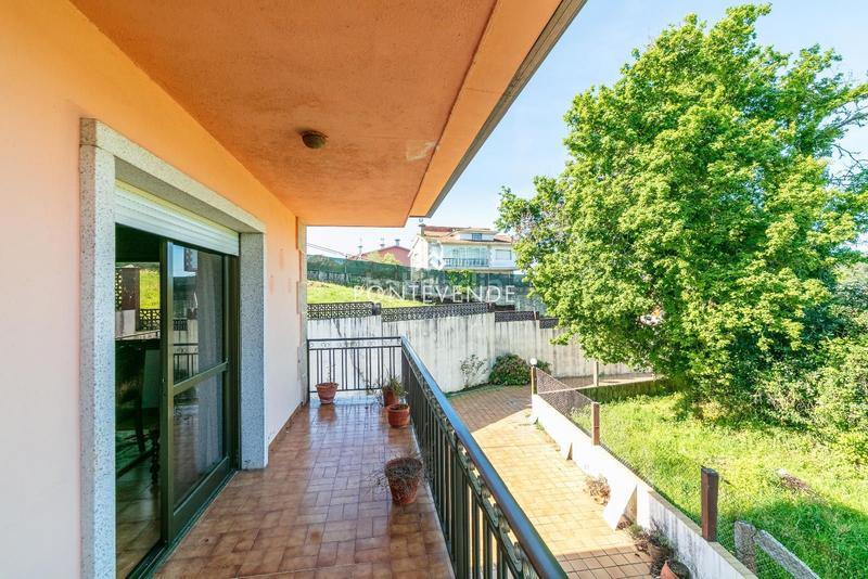 Foto ac4e0336-d583-4c38-a4b4-65f2fc92be78. Maison avec parking dans Poio