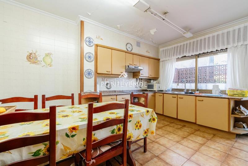 Foto ce1654d0-e763-413b-bb3d-c15e70c763d7. Maison avec parking dans Poio