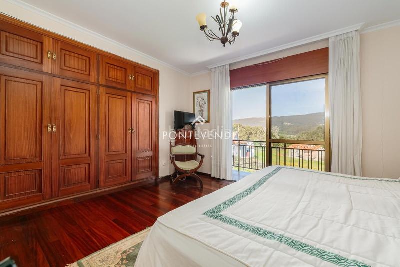 Foto daeb1aee-41e6-47d0-a188-93508902e828. Maison avec parking dans Poio