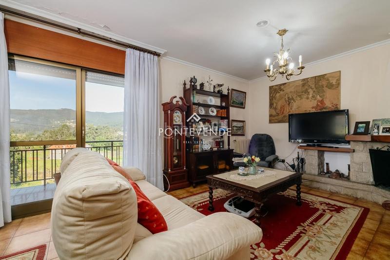 Foto db05e1b0-e101-4ec6-be57-250985c33404. Maison avec parking dans Poio