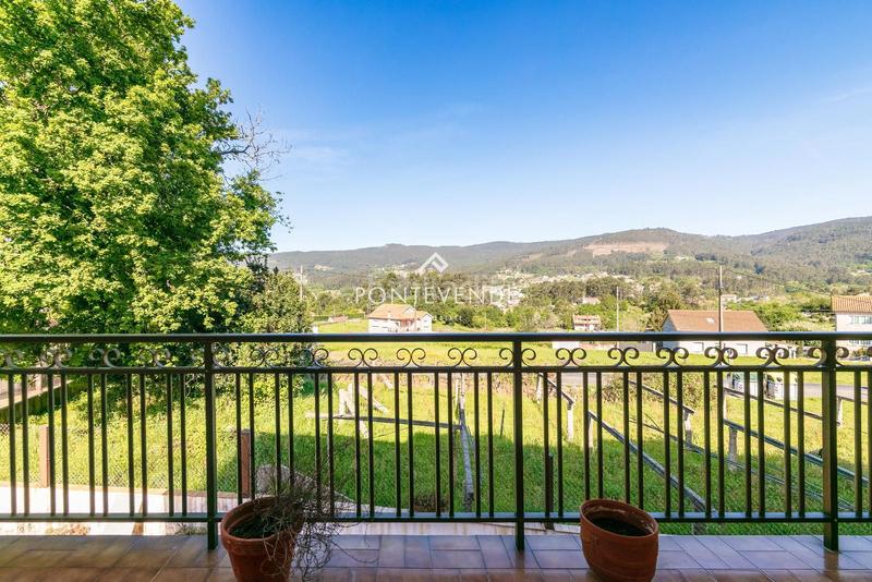 Foto e44ecdab-700d-4c61-9da1-09c414d92cf6. Maison avec parking dans Poio