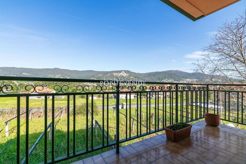 Foto eefecf94-b6d8-48ec-800d-34dcda21fef3. Maison avec parking dans Poio