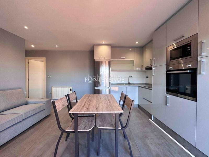 Foto f298cf3b-75cd-482d-9d53-434d42a3612b. Attico con riscaldamento parcheggio piscina in Marín