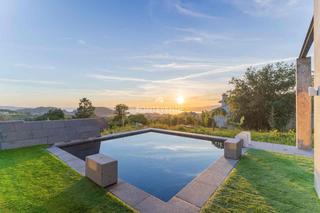 Xalet a Marín. Chalet independiente con piscina y vistas a la ría