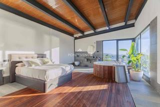 Xalet a Marín. Chalet independiente con piscina y vistas a la ría