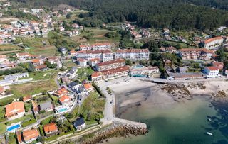 Appartamento in Covelo 13. Piso en la playa de 3 dormitorios, dos baños y dos plazas de gar