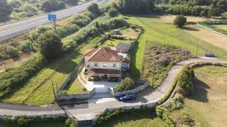 Xalet  Carballo do pazo-salcedo. Casa en salcedo   pontevedra con piscina y terreno de 2000 m2.