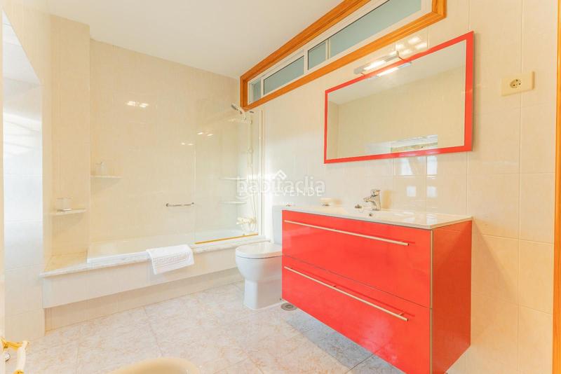 Foto 7f89ad62-73be-4f8b-ab8e-24e6988f0dc2. Casa con riscaldamento in Aldán Cangas