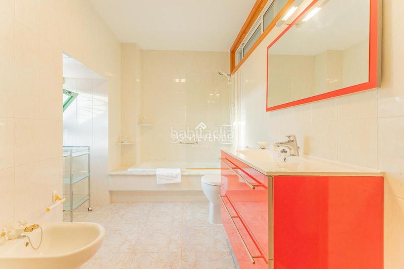 Foto 80fec83c-e275-4a3e-8709-d79462f35ccb. Casa con riscaldamento in Aldán Cangas