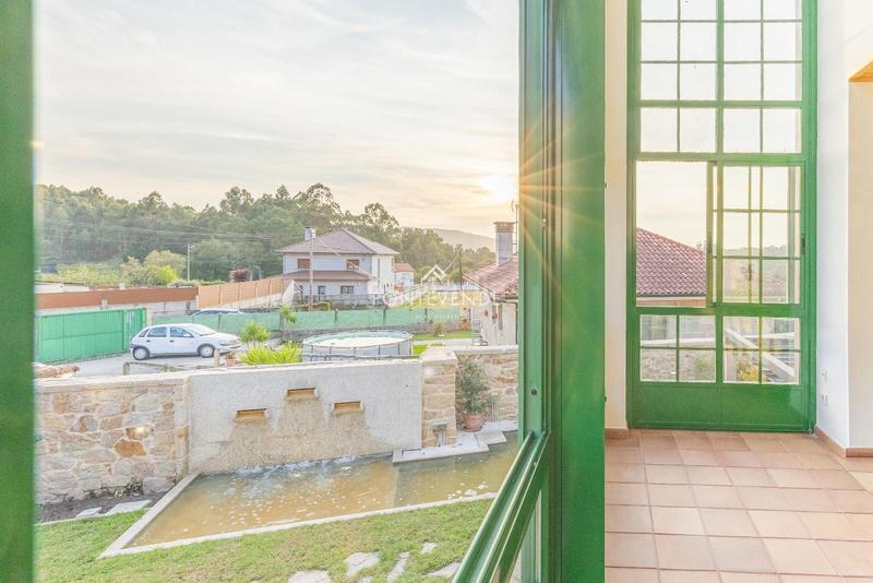 Foto 93f301b1-0d81-4692-a779-44ff6a000360. Casa con riscaldamento in Aldán Cangas