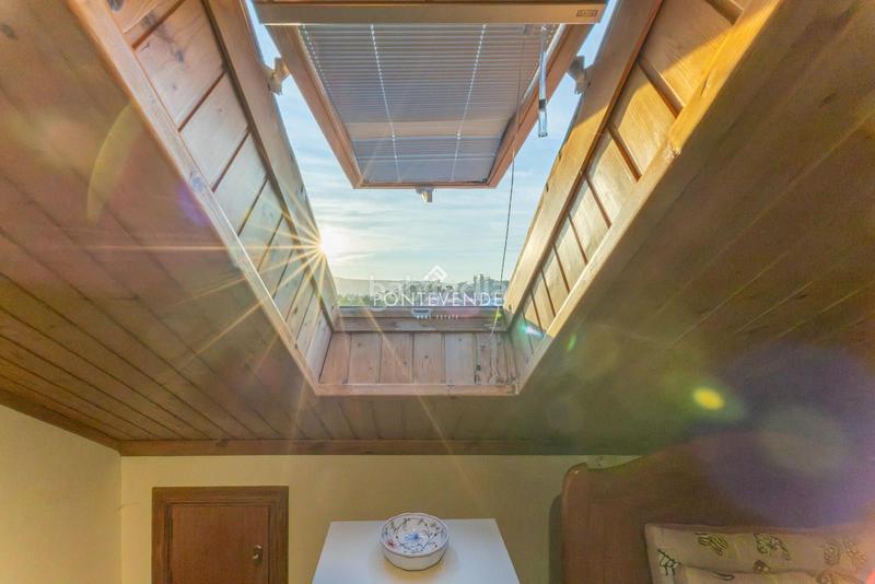 Foto f84ffc19-1287-4bd2-ad91-adb4838cd034. Casa con riscaldamento in Aldán Cangas