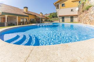 Casa a schiera in Poio. Chalet con piscina y vistas de locos en pontevedra