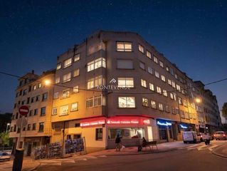 Pis  Avenida de vigo. Piso de 3 dormitorios con garaje en pontevedra