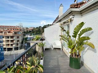 Àtic a Castelao 24. Ático con terraza a dos minutos de silgar.