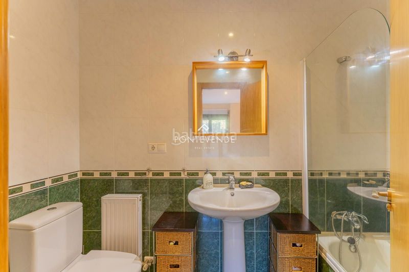 Foto a2eff0d7-7a9b-498b-8e9d-e6e3617e09fe. Pis amb calefacció aparcament piscina a Sanxenxo pueblo Sanxenxo