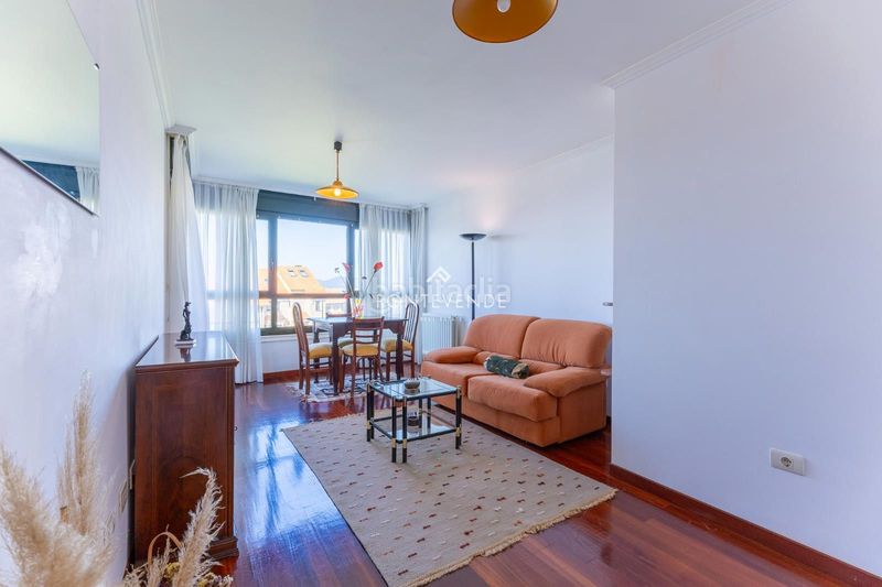 Foto 6d931eda-9fbd-44b2-a354-b8b829064825. Pis amb calefacció aparcament a Coruxo - Oia - Saiáns Vigo