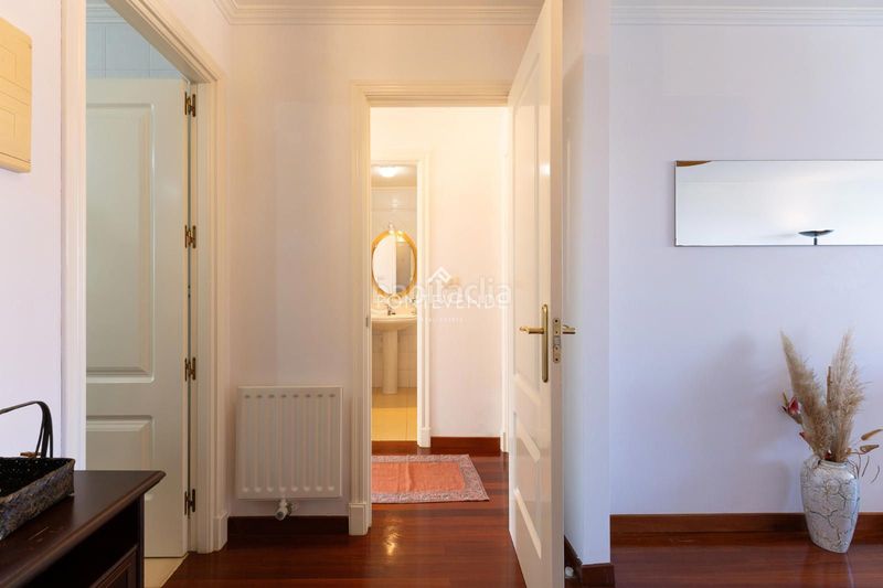 Foto b5da811f-a2cf-4fd6-85f8-ea95e1c497c9. Pis amb calefacció aparcament a Coruxo - Oia - Saiáns Vigo