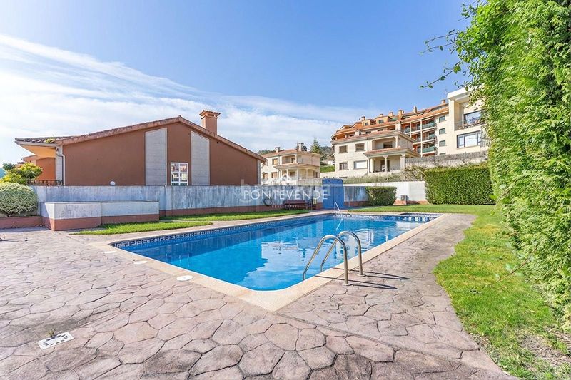 Foto 46ec9d92-4df8-489b-9335-2bf4e203d9dc. Casa adossada amb calefacció aparcament piscina a Sanxenxo