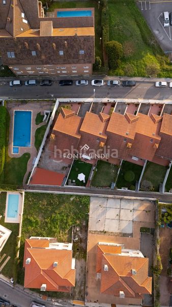 Foto d351e0a3-036b-4373-8b92-212ae51ee71c. Casa adossada amb calefacció aparcament piscina a Sanxenxo