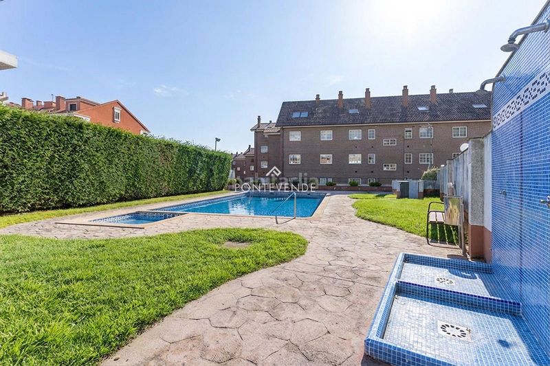 Foto d889a880-039f-4bc5-8efb-2233c560b32e. Casa adossada amb calefacció aparcament piscina a Sanxenxo