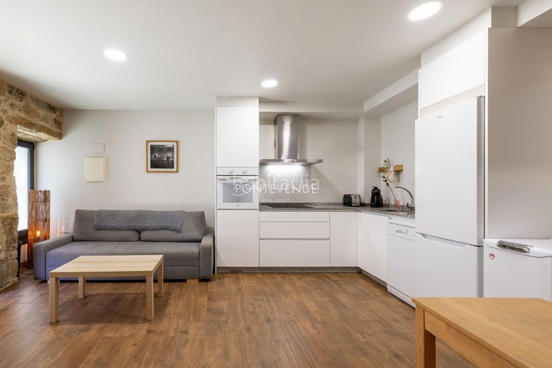 Foto 12f74a03-a76f-4f0e-a410-ba0e95867573. Edificio  con encanto y negocio activo frente al puerto . en Cangas