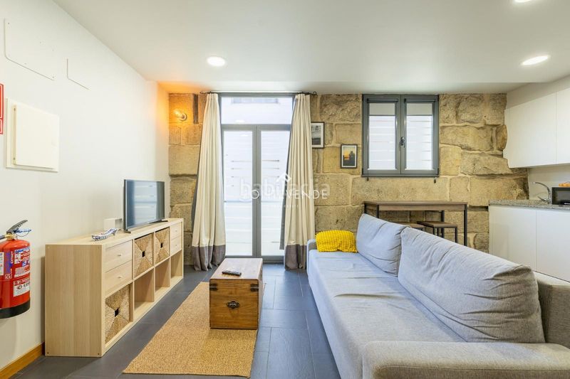 Foto 16c3567a-e442-4f34-a268-afe30b90d3ec. Edificio  con encanto y negocio activo frente al puerto . en Cangas