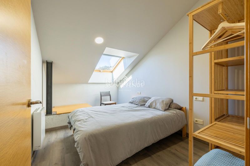 Foto 3ff899a1-31f0-410f-ae10-8b69a42e978e. Edificio  con encanto y negocio activo frente al puerto . en Cangas