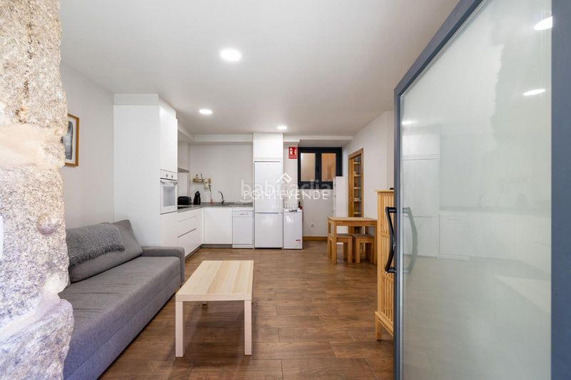 Foto 4d52f34d-45ff-40e7-aa71-5b96e9592762. Edificio  con encanto y negocio activo frente al puerto . en Cangas