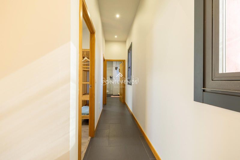 Foto 75309fb8-b5f8-429b-bb6b-49cb0a0034b4. Edificio  con encanto y negocio activo frente al puerto . en Cangas