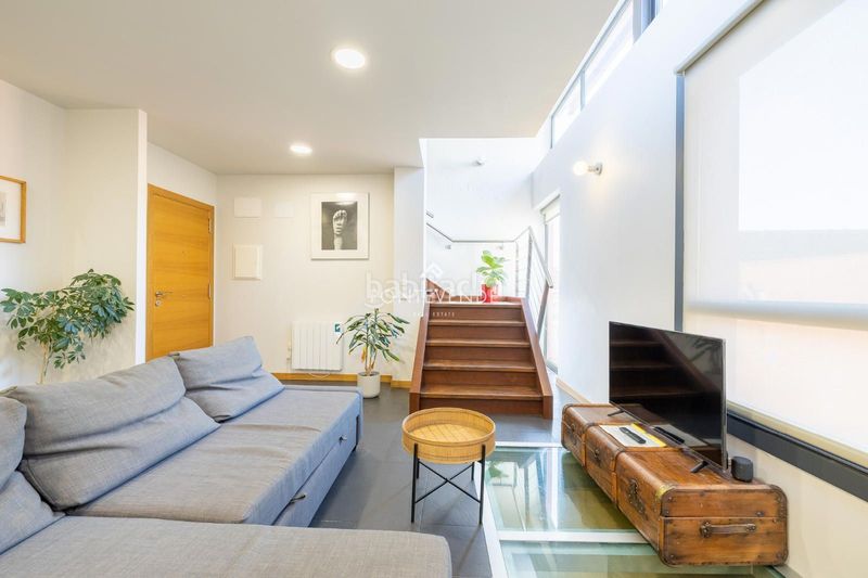 Foto 75697ff1-1810-4eee-bf47-b227ced7317f. Edificio  con encanto y negocio activo frente al puerto . en Cangas