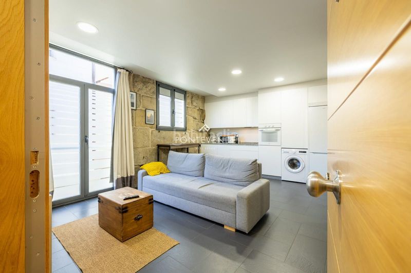 Foto 935b7063-1b37-468d-894d-552d49fb012e. Edificio  con encanto y negocio activo frente al puerto . en Cangas