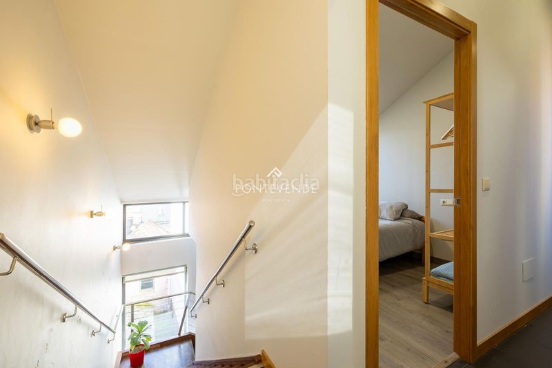 Foto a637a41d-c941-4ef5-9cd7-c89db56136e2. Edificio  con encanto y negocio activo frente al puerto . en Cangas