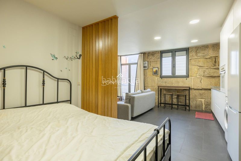 Foto b6a25359-001b-4513-b868-bd784145e997. Edificio  con encanto y negocio activo frente al puerto . en Cangas