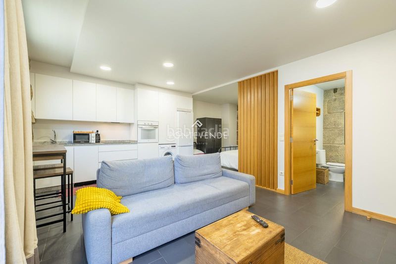 Foto cc0762c0-6071-44a9-bf82-ff4eb528f2ac. Edificio  con encanto y negocio activo frente al puerto . en Cangas