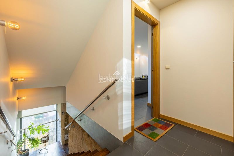 Foto d0eef4ab-d2c3-4258-8565-f5f3bef85663. Edificio  con encanto y negocio activo frente al puerto . en Cangas