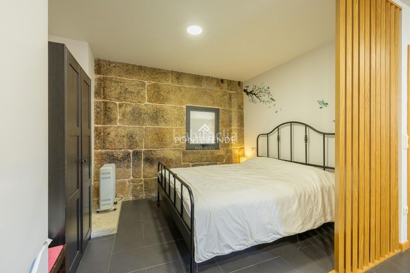 Foto d5b85e6a-18e3-4a7b-b1d2-c7364de0bdb6. Edificio  con encanto y negocio activo frente al puerto . en Cangas