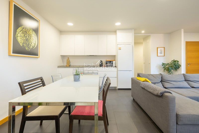 Foto dedb126c-9ec0-4383-8734-324d344b56a8. Edificio  con encanto y negocio activo frente al puerto . en Cangas