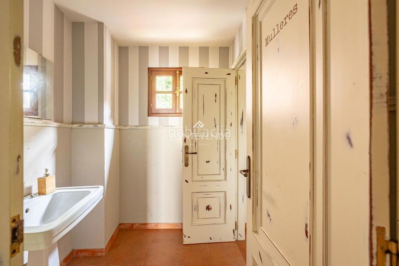Foto 01d1b6d0-7907-4404-9850-07a3ded43b0e. Edifici a Centro - Echegaray Pontevedra