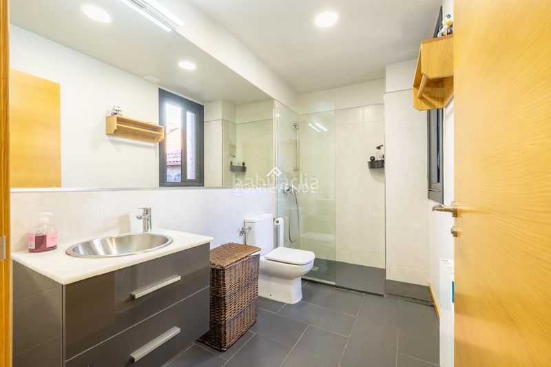 Foto e87e6ee4-d796-444d-b72b-737ce79093c6. Casa adossada a Cangas pueblo Cangas