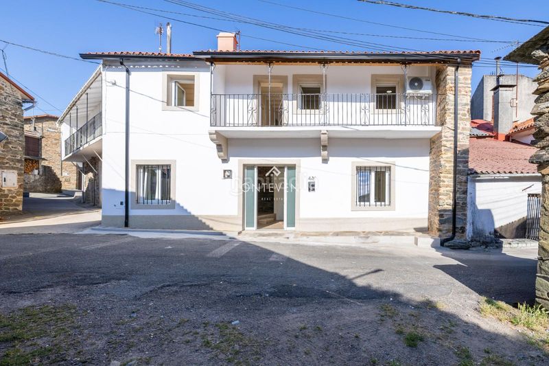 Foto 5063e0a6-ee0b-4375-917b-4f5f09c17ead. Casa adossada amb calefacció a Forcarei