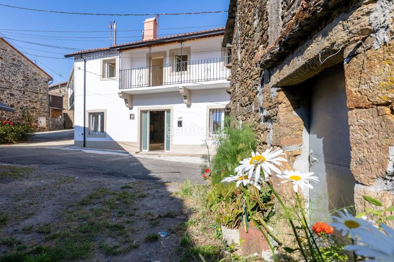 Foto ff61f306-a240-41bf-a0d7-9e385a105431. Casa adossada amb calefacció a Forcarei