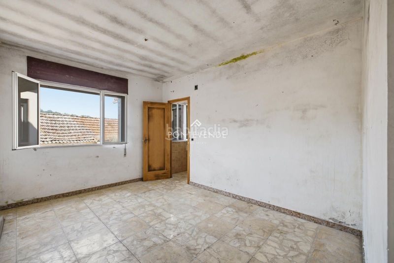 Foto b64b3548-65aa-4508-b36a-9e1f0ab0d8e2. Xalet amb aparcament a Marín